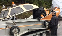 Föreningens NE Amphibian hydrokopter iståndsätts - Yhdistyksen NE Amphibian 3000 hydrokopteri kunnostetaan